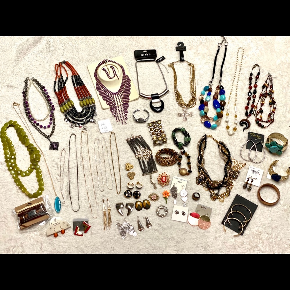 Lot of 50pcs Vintage to Now Jewelry - Picture 6 of 8